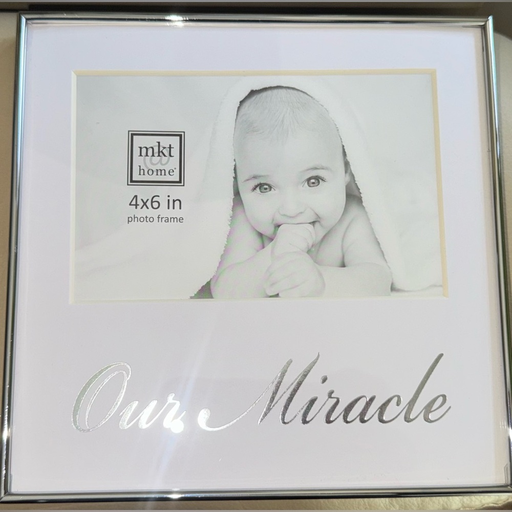 🔲 Silver Photo Frame with 'Our Miracle' Inscription 👶🏻 - Picture 4 of 6